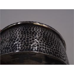 Edwardian Arts and Crafts lidded box, of circular form, with planished decoration to body and screw cover, hallmarked Walker & Hall, Sheffield 1905, H5cm, D10.5cm