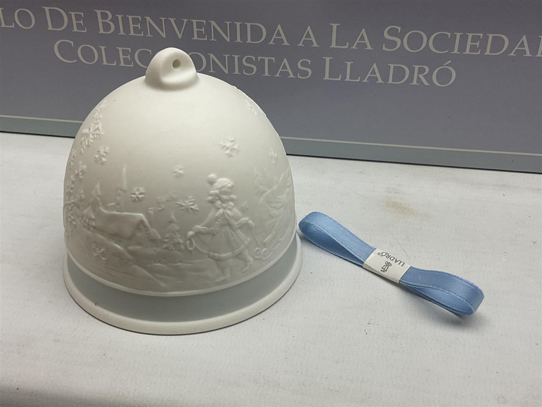 Seven Lladro flowers, comprising Japanese Camelia on base no 5181, Yellow Begonia on base no 5186, Miniature Begonia on base no 5188, Chrysanthemum on base no 5189, California Poppy no 5190.B, Miniature Begonia 5188.B and White Carnation no 5184.B, together with Lladro Spanish Joining pack with 17616 Winter Bell, Additional Lladro parasols and flowers etc 