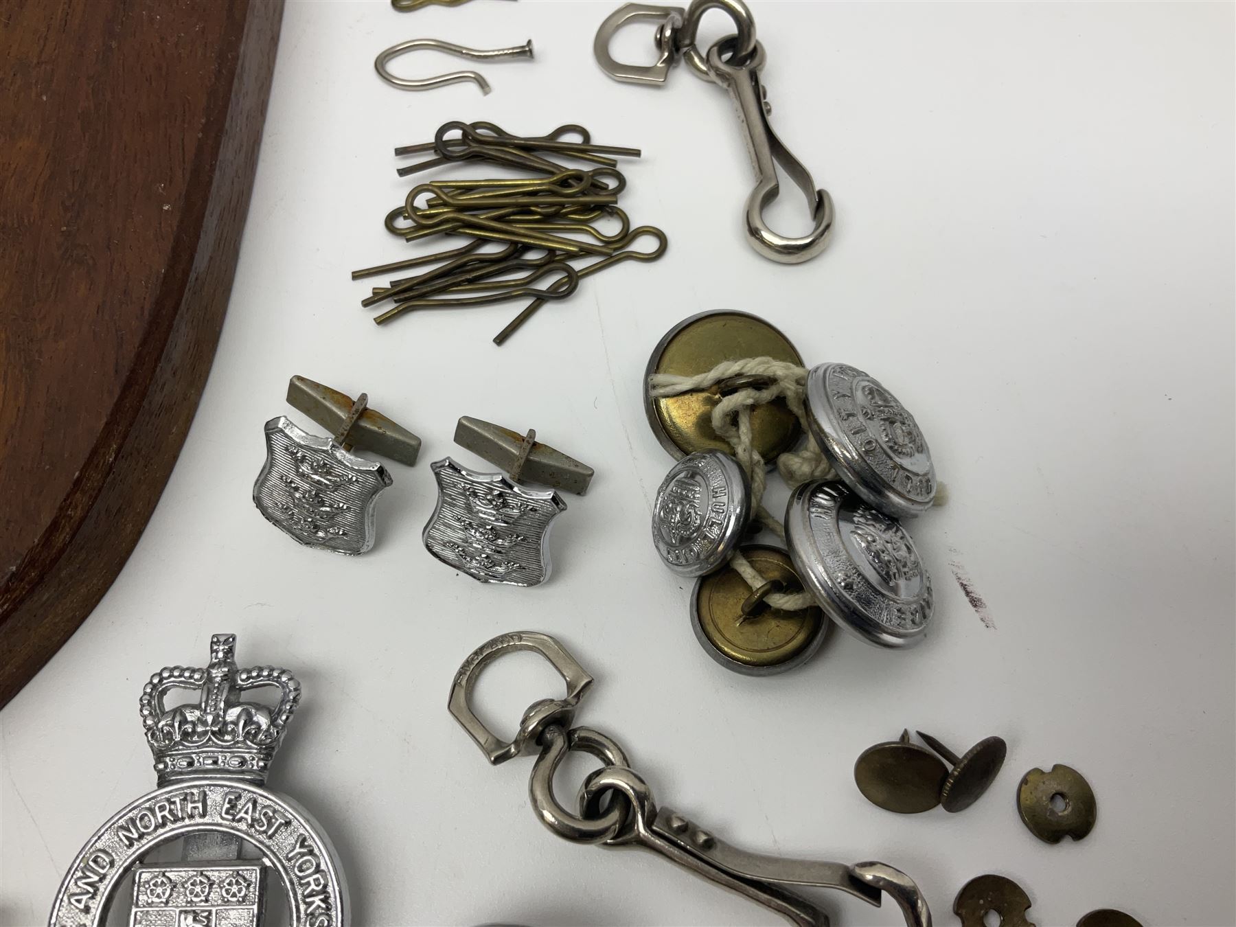 Police - large quantity of cap and collar badges, collar numbers and buttons for Hull City Police, Humberside Police, Lincolnshire Constabulary, York & North East Yorks Police etc; all queen's crown; and three helmet plates including one king's crown