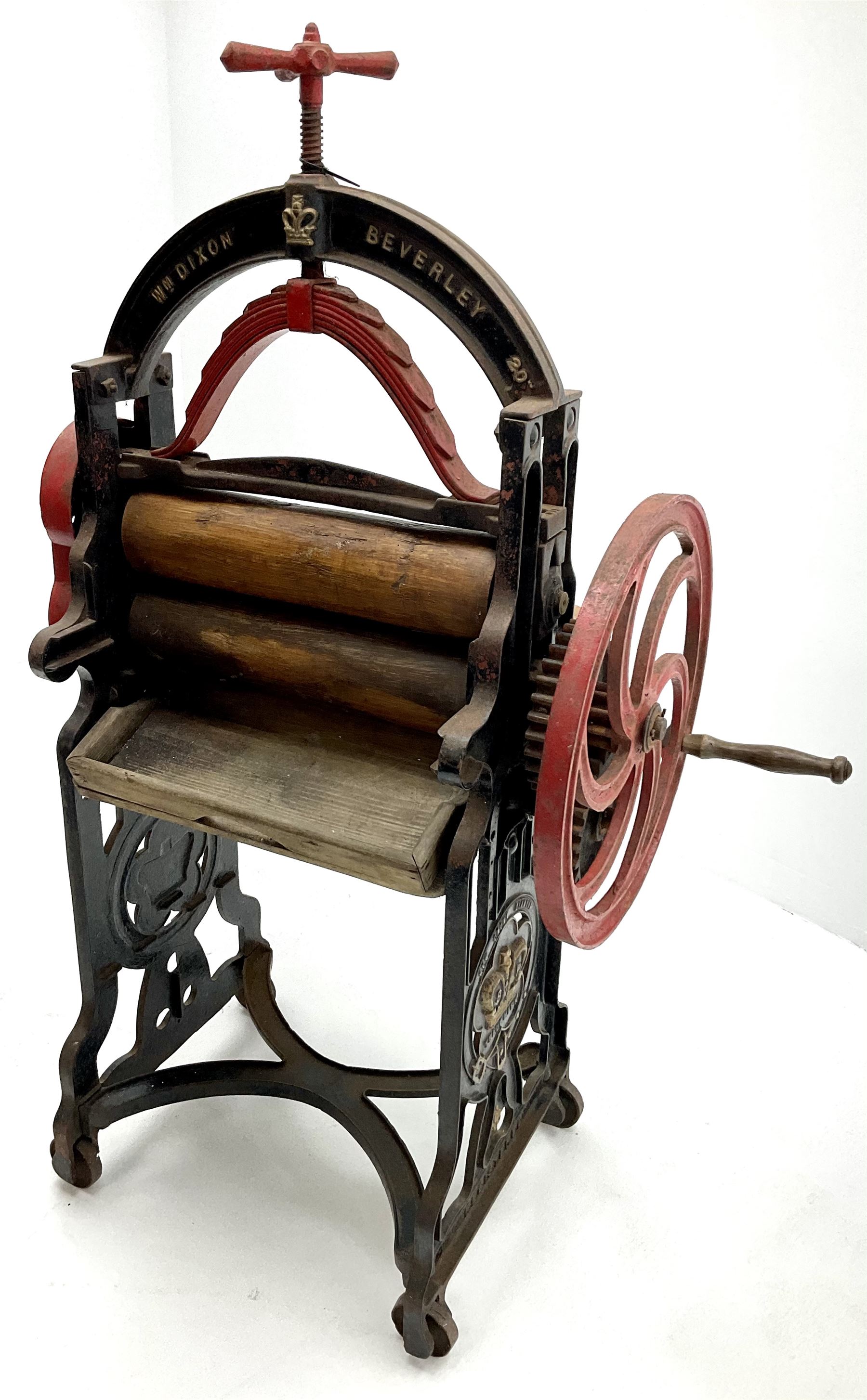 Victorian Wm Dixon of Beverley cast iron mangle