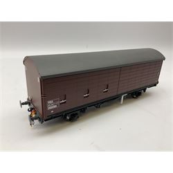 Heljan '0' gauge - Mobil Charringtons red fuel oil Tank no. 1005 and a Railfreight VAA Van in later Bauxite (2)