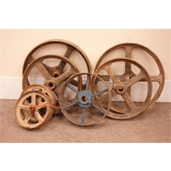  Seven vintage graduating metal pulley wheels (D60cm max) (7)  