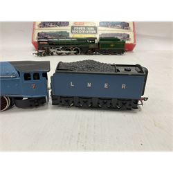 Hornby/Tri-Ang ‘00’ gauge - four locomotives and tenders comprising boxed Class 7P6F 4-6-2 ‘Oliver Cromwell’ no.70013 in BR green; Class A4 4-6-2 ‘Nigel Gresley’ no.7 in LNER blue; Battle of Britain Class 4-6-2 ‘Winston Churchill’ no.21C151 in SR green; Class A3 Gresley 4-6-2 no.60103 in BR green (4) 