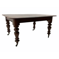 Victorian mahogany extending dining table, with leaf