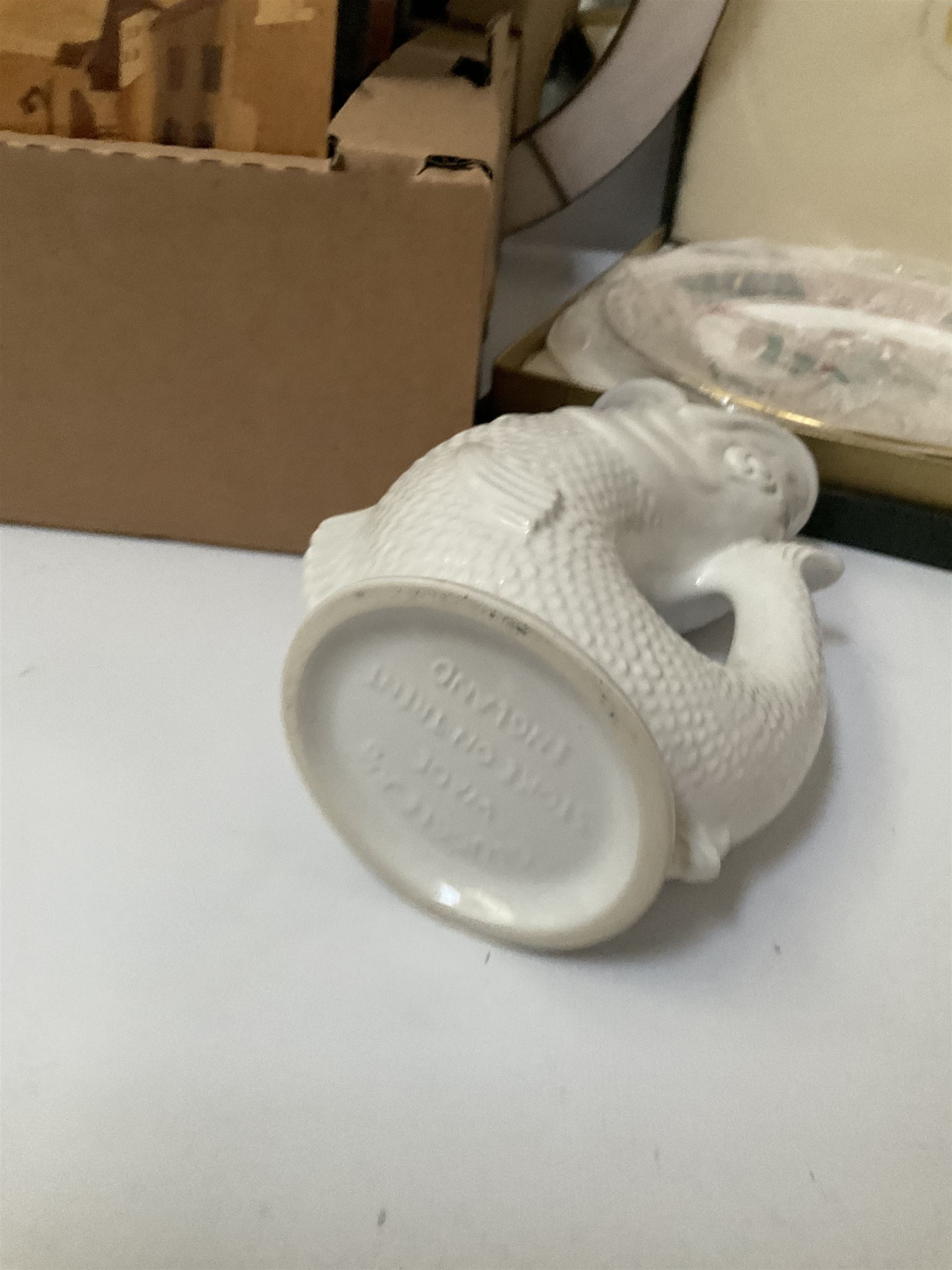 Wade Gluggle jug in white colour way, Mulberry Hall boxed commemorative plates, wooden boxes and pink circular wall mirror