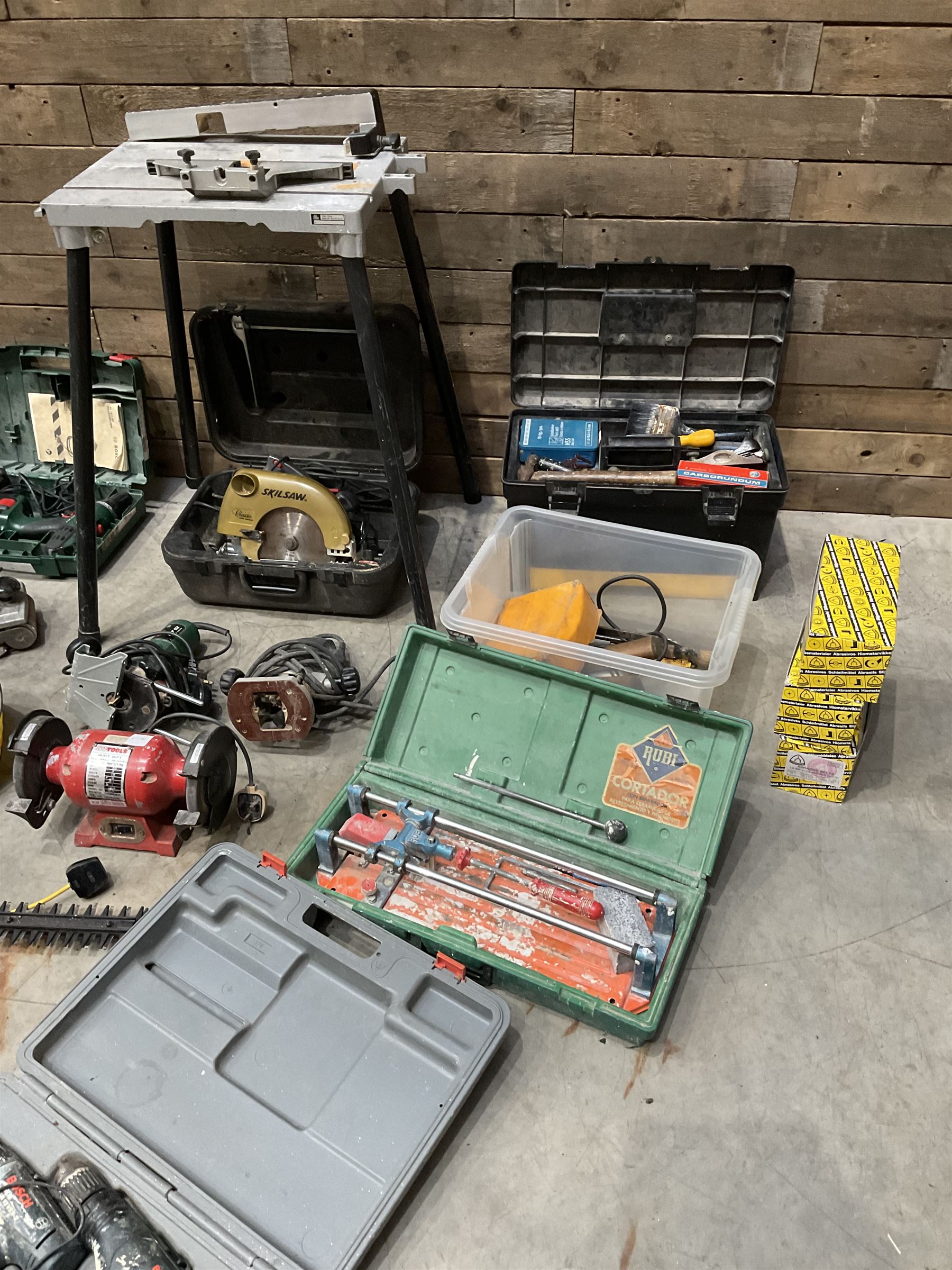 A quantity of power and hand tools including Skilsaw Classic circular saw, Makita 9401 belt sander, Bosch POF 52 router etc