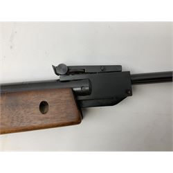 Gamo Magnum 2000 .22 air rifle with break barrel action and trigger guard safety, serial no.2106207 L109cm; in gun sling