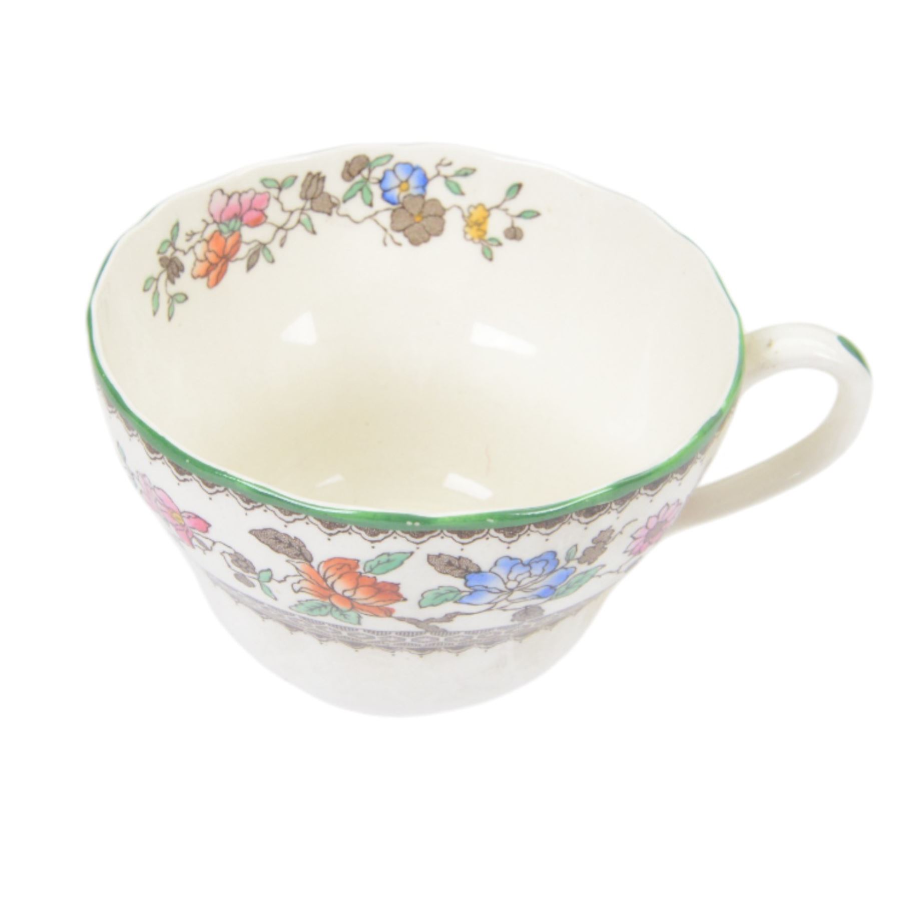 Copeland Spode Chinese Rose pattern extensive tea and dinner service, including eighteen dinner plates, twenty two desert plates, twenty cups and saucers, teapot, coffee pot, platters etc  