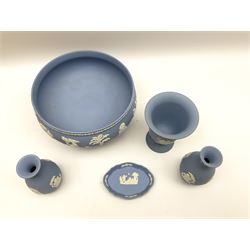 Wedgwood blue Jasperware pedestal bowl, together with pair of vases, further vase, and pin dish. (5). 