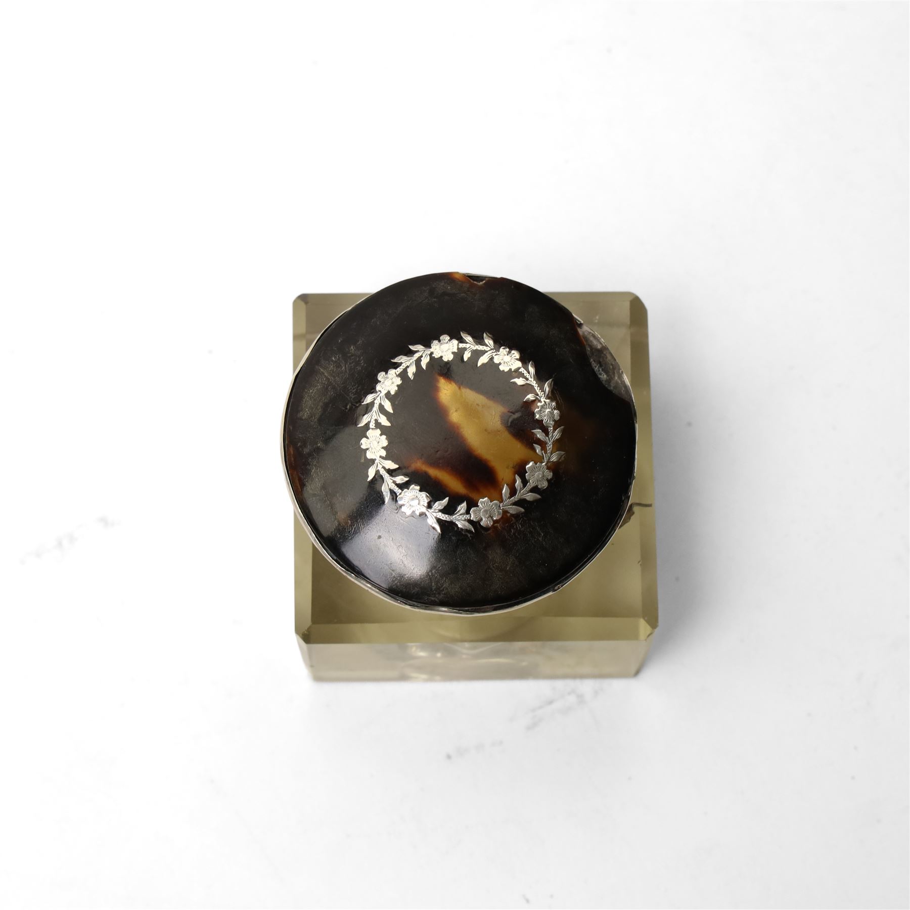 Silver circular ring box with hinged tortoiseshell cover, glass block inkwell with pique tortoiseshell cover Birmingham 1921 and a silver napkin ring (3)