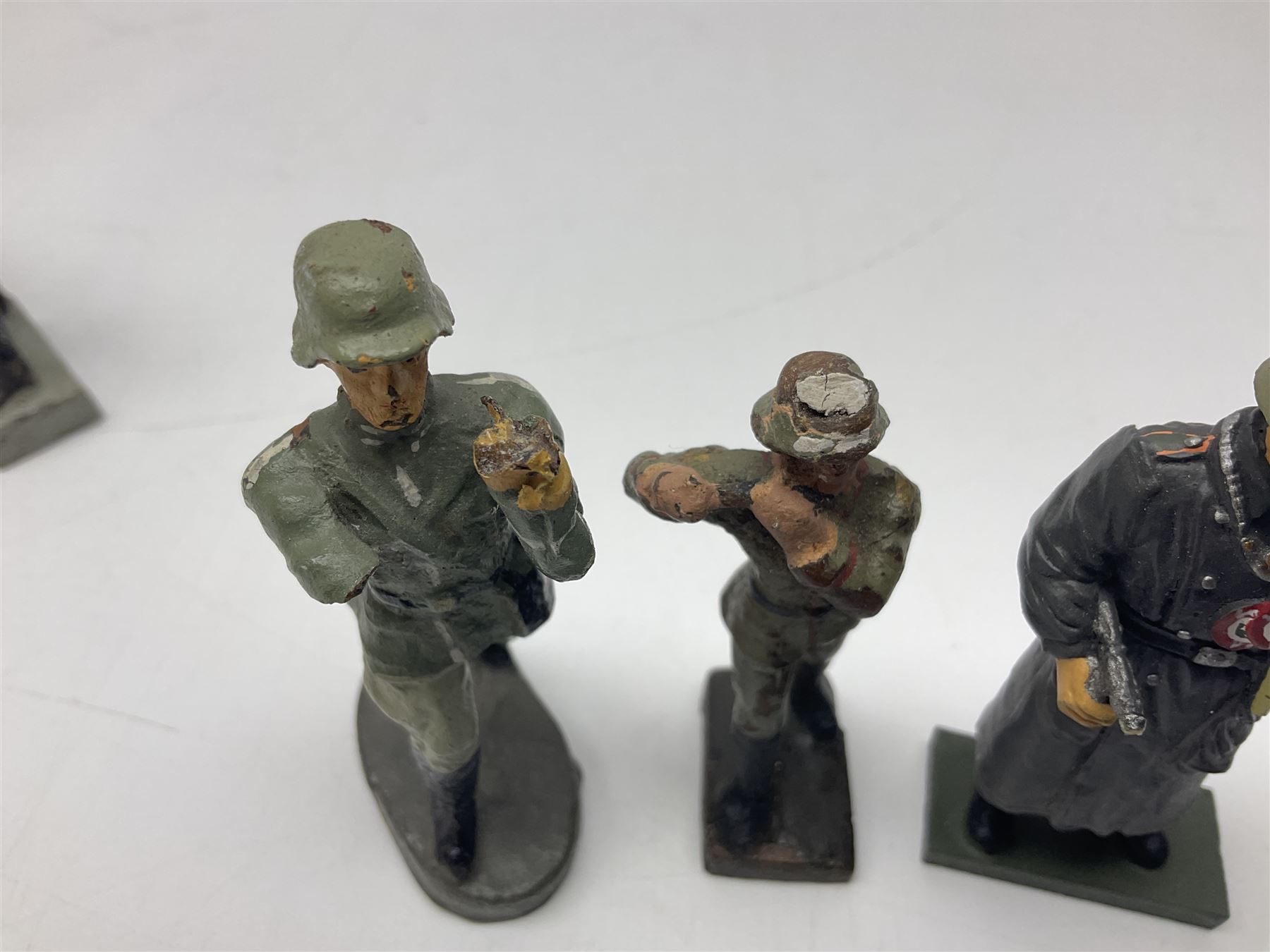 German Lineol Flak Artillery Gun on revolving base H11cm; four other Lineol WW2 German soldiers; and three Elastolin German soldiers including reclining radio operator (8)