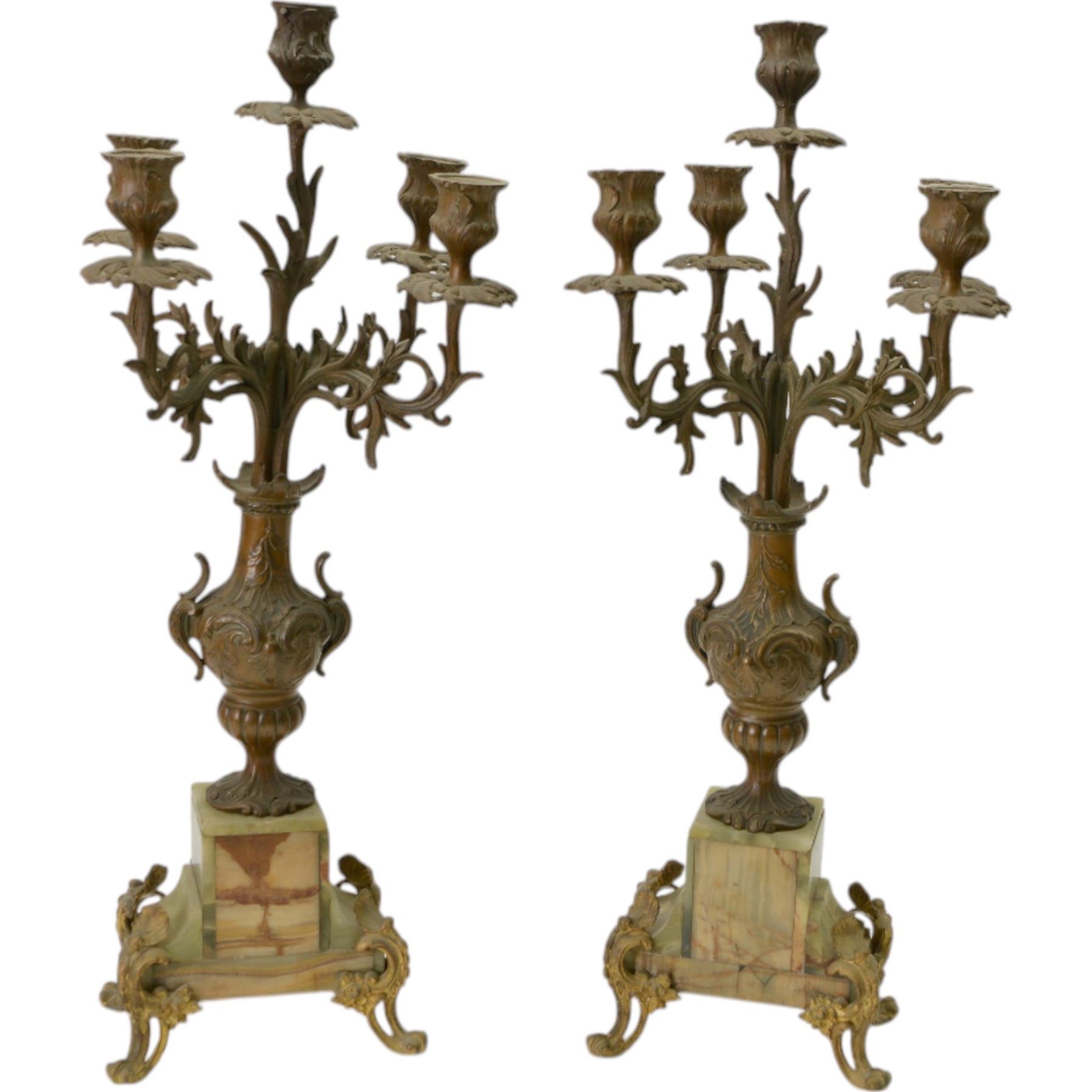 French-Edwardian green onyx clock garniture with a shaped case surmounted by a cast patinated figure of  a maiden in 18th century dress, with gilded scroll feet and conforming mounts, porcelain dial with Arabic numerals and floral decoration, twin train rack striking movement sounding the hours and half-hours on a bell, with a matching pair of five light candelabra. With pendulum.    