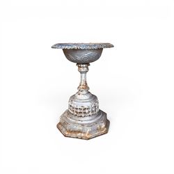 Small ornate painted 19th-century Meadow Foundry cast iron centrepiece urn, with wide, scalloped bowl rim decorated with a repeating egg and dart decoration, supported on a slender fluted pedestal with raised quatrefoil design on an octagonal plinth base  