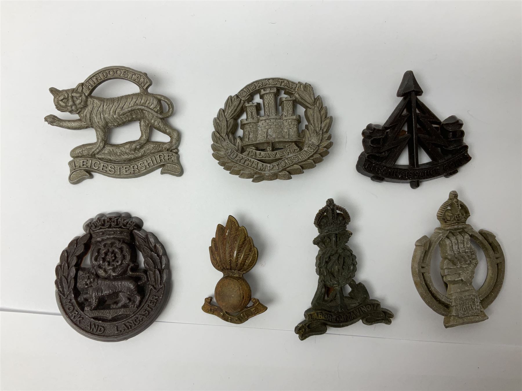 Military badges - approximately eighty predominantly staybrite glengarry, cap and collar badges and small quantity of plastic badges
