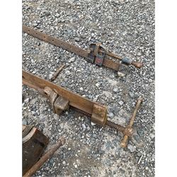 Five heavy duty metal clamps and mini vice  - THIS LOT IS TO BE COLLECTED BY APPOINTMENT FROM DUGGLEBY STORAGE, GREAT HILL, EASTFIELD, SCARBOROUGH, YO11 3TX