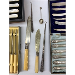 
A large quantity of assorted flatware, comprising of mainly silver plated examples, some with ivory and mother of pear handles, to include a small quantity of silver handled knives, button hooks, and teaspoon, and examples with silver ferrules, plus a number of base metal compacts, etc. 