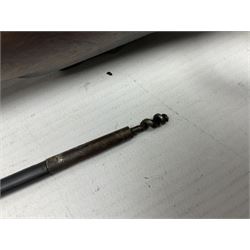 Early 19th century 16-bore flintlock single barrel travelling pistol, the 21.5cm stub twist octagonal barrel with two barrel pins and ramrod under, engraved lock plate with roller frizzen, engraved trigger guard with pineapple finial, walnut stoock with chequered grip L40cm overall