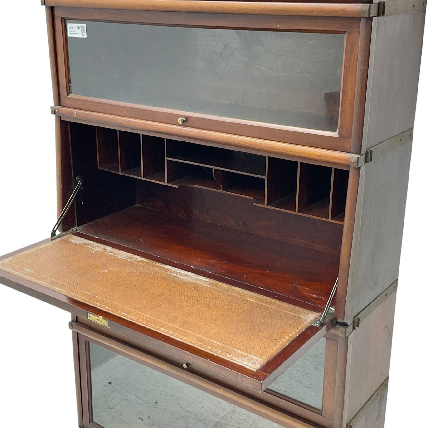 Globe Wernicke early 20th century mahogany fourtier stacking library bookcase, three glazed