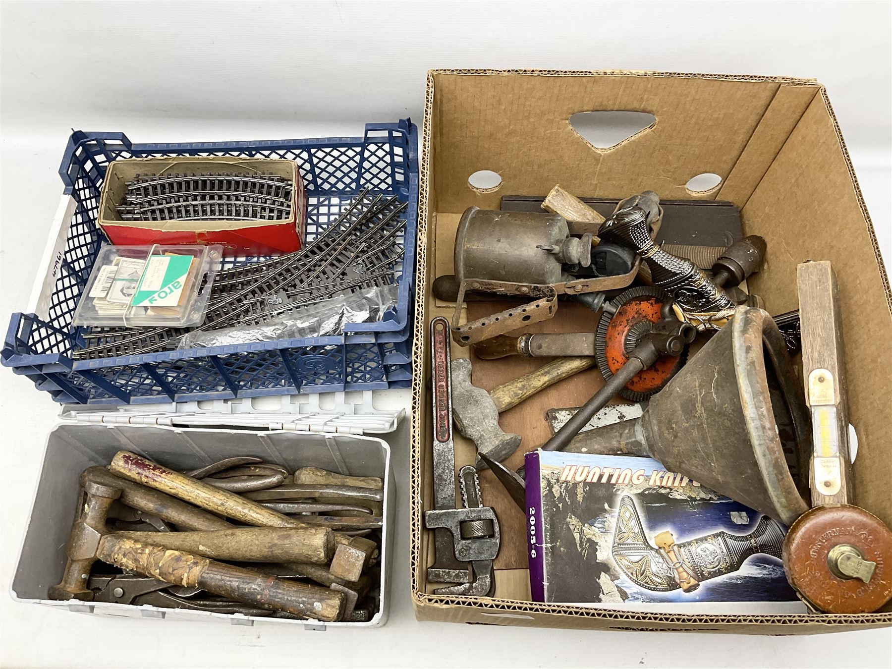 Quantity of vintage tools to include Chesterman Sheffield tape measure, spirit level, Mason Master Safe D Speeder Mk2, pair of gas fitters pliers with military mark, tinsnips, hammers, etc and ornamental Arabic Jambiya, cigarette cards, Hornby OO Gauge rails and points
