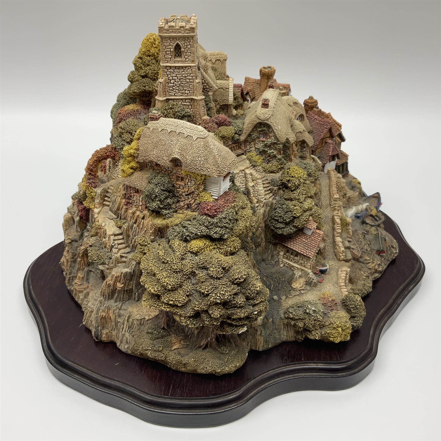 Lilliput lane St. Peters Cove with display plinth and original box 