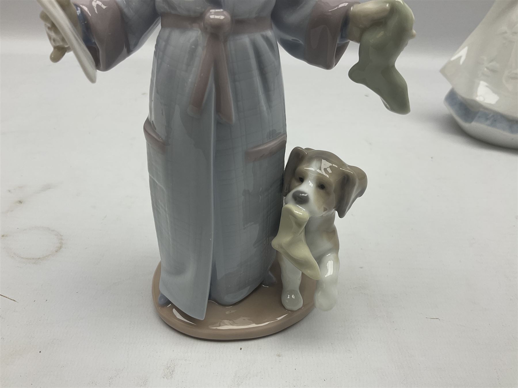 Three Lladro figures, comprising Dear Santa no 6166, Angelic Melody 1993 no 5963 and Seraphs Head no2 no 4885, together with Lladro plaque Love Brings Us Together no 7677, all with original boxes, largest example H18cm