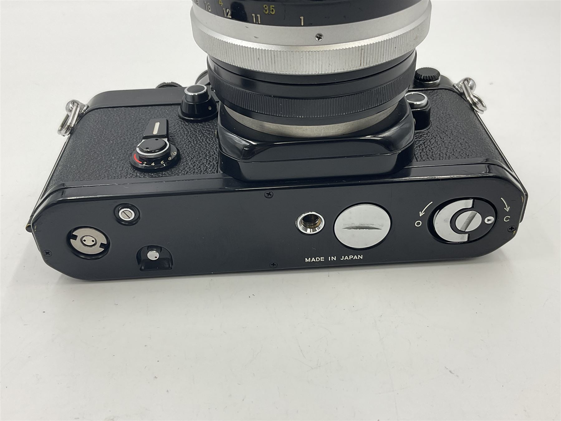 Nikon F2S photomic camera body, serial no. 7520966, with 'Nikon NIKKOR-H Auto 1:1.8 f=85mm' lens, serial no. 284221