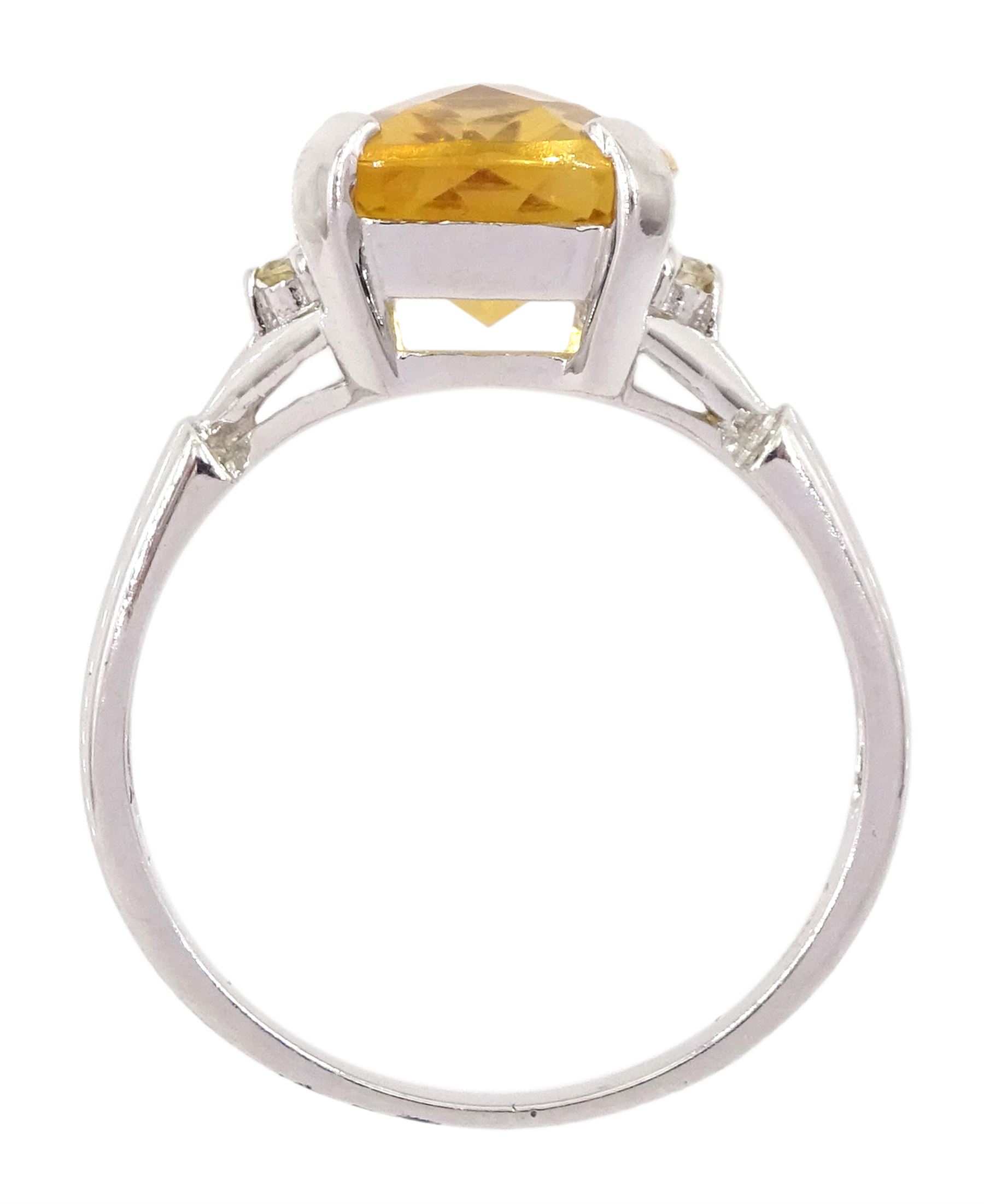 9ct white gold citrine ring, hallmarked, principal citrine approx 2.70 carat