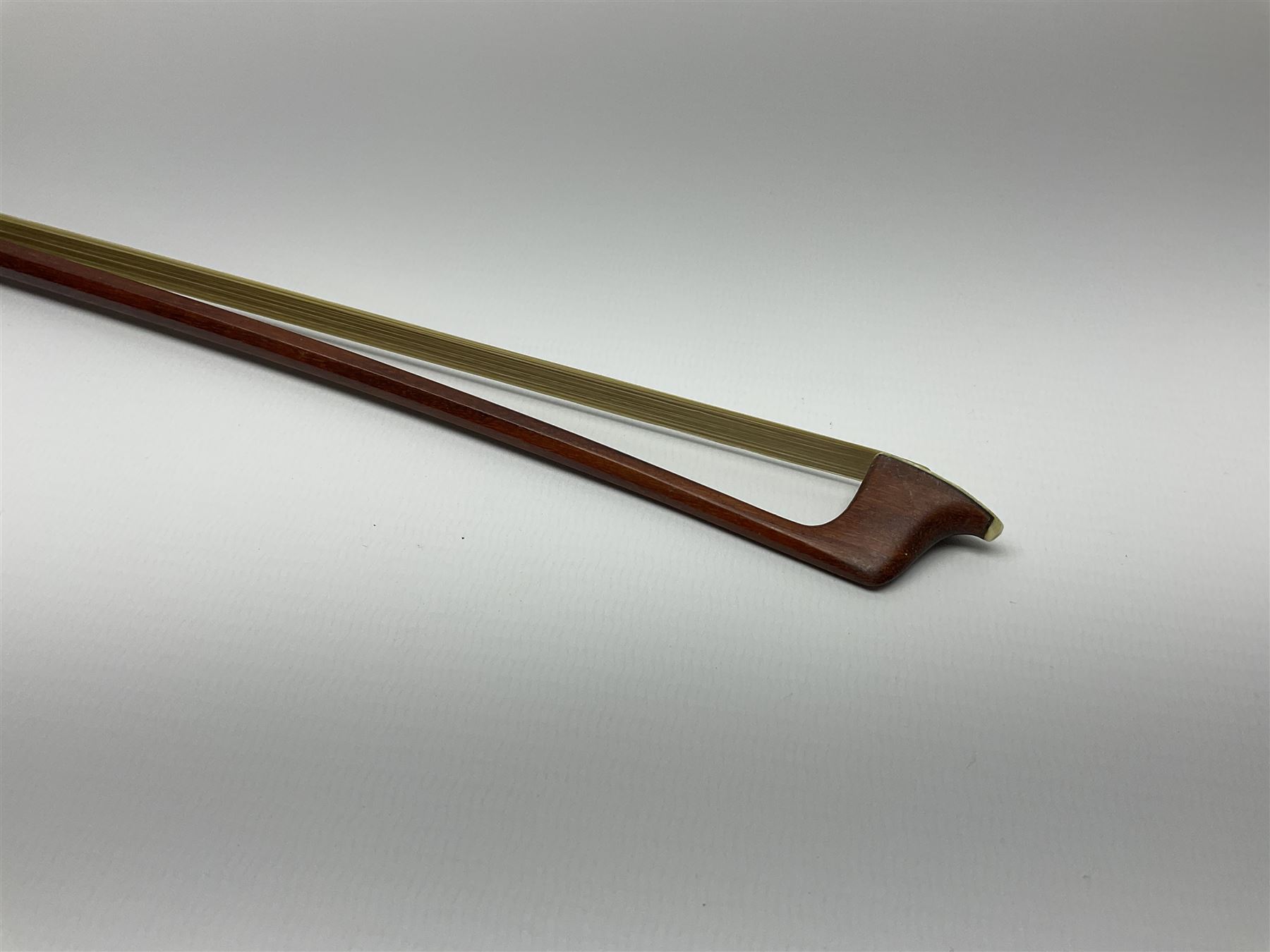 Alfred Knoll silver mounted two-star pernambuco violin bow L74.5cm