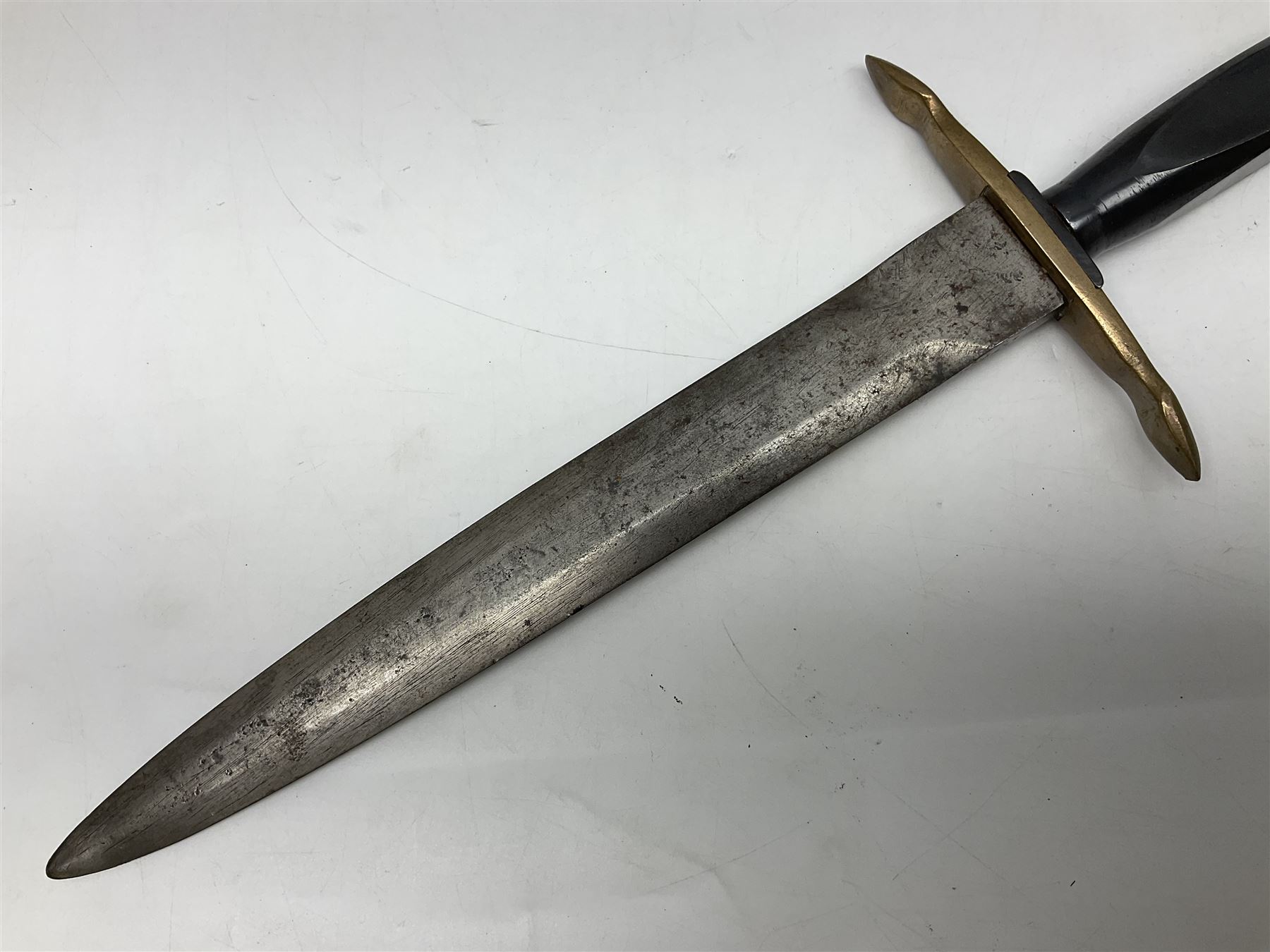 Italian Model 1891 bayonet with 30cm fullered blade; the crosspiece marked 'TERNI'; in associated brass and leather scabbard L43cm overall; and Knights Templar (?) short blade sword (no scabbard) (2)
