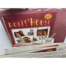 Del Prado Dolls House Step-by-Step Guide: Issues 1-110 (lacking 54,63,76,77 & 105); quantity of dolls house catalogues and booklets; and quantity of dolls house furniture and accessories