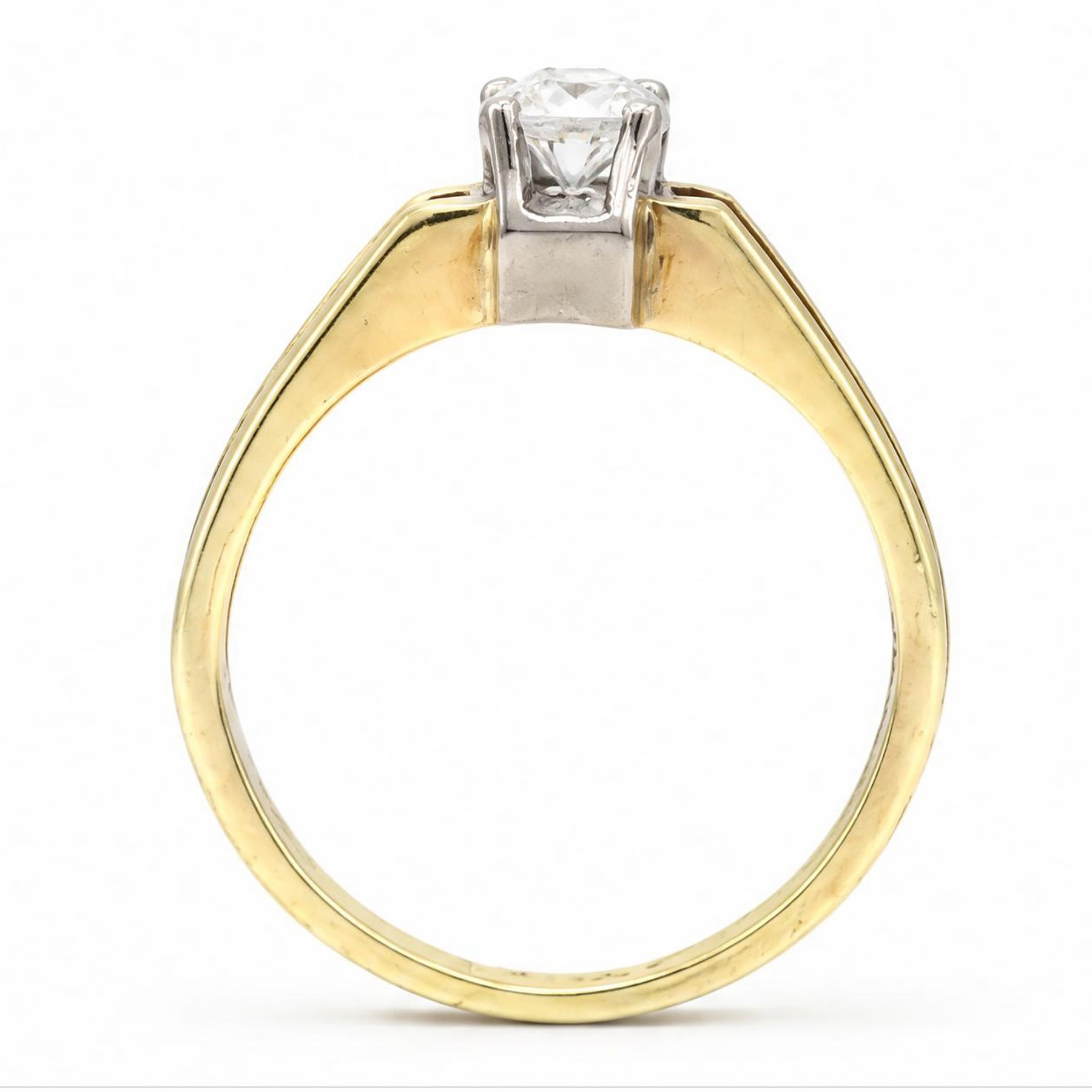 18ct gold diamond ring, four claw set with a single round brilliant cut diamond of approx 0.35 carat