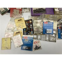 '00' gauge layout accessories - Langley Miniatures Footbridge kit, wagon kits by Nu-Cast, Colin Ashby, Slaters etc, layout chippings, fencing, sprues of figures and accessories, switches and motors, Peco Lectrics, name plates, transfers etc; most boxed or packaged