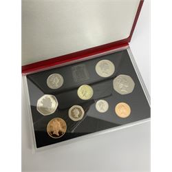 United Kingdom 1992 proof coin collection, including dual dated 1992/93 fifty pence, in red folder with certificate