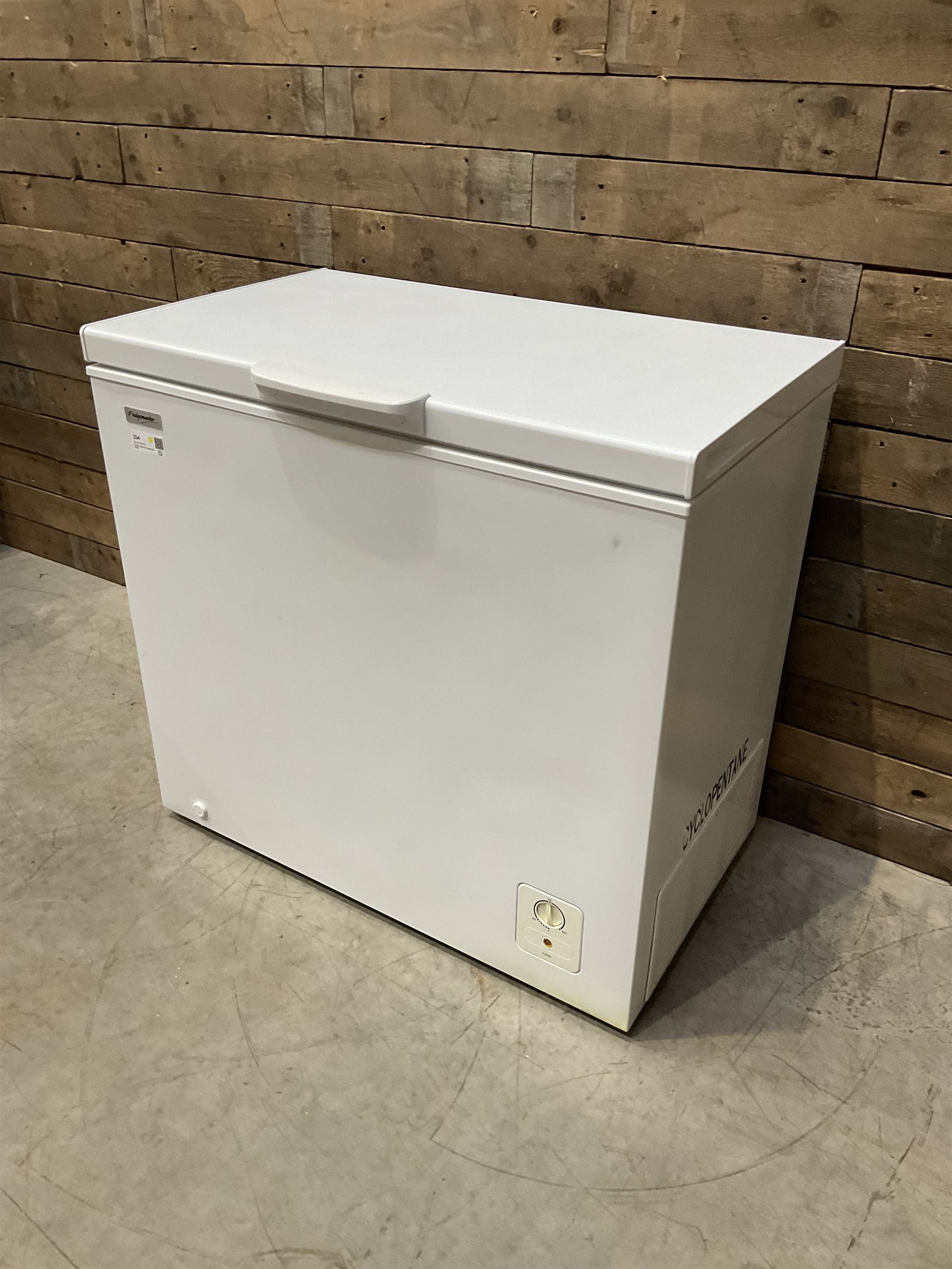 Fridgemaster MCF 194 chest freezer