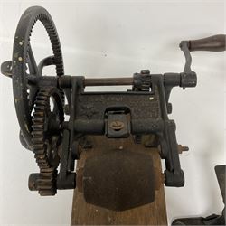 Clizbe Brothers Manufacturing Co. grinder
