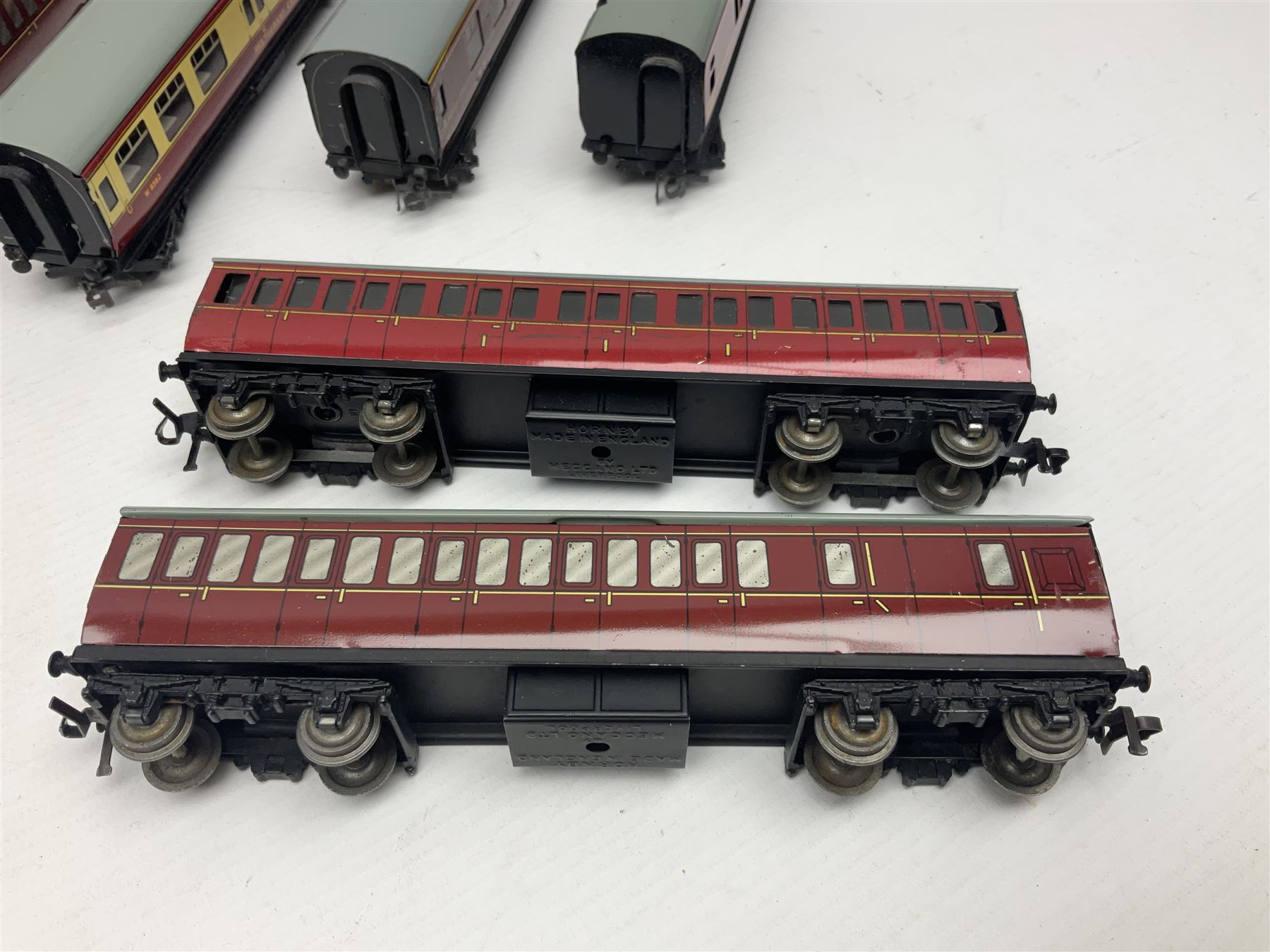 Hornby Dublo - fourteen passenger coaches including Southern Suburban Stock, Gresley Stock, Stanier Stock etc; and TPO Mail Van; all unboxed (15)