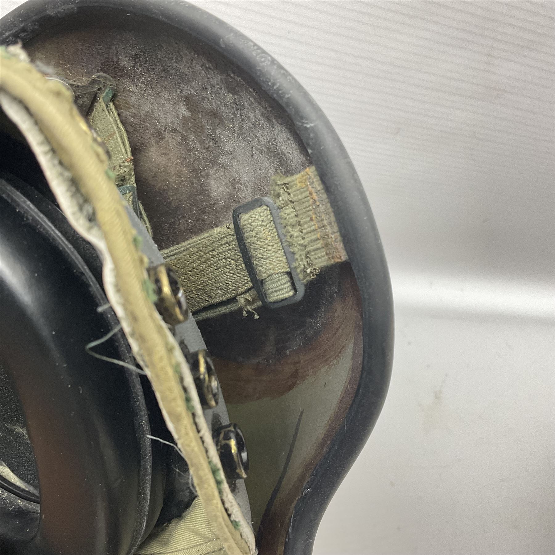 Silver grey SPH-4B Flight Helmet as used by helicopter pilots in the USAF and US Army in the 1990s; made of epoxy resin reinforced fibreglass; fitted with clear and tinted visors and complete with an M-87A/AIC boom mike; original condition and bench tested.