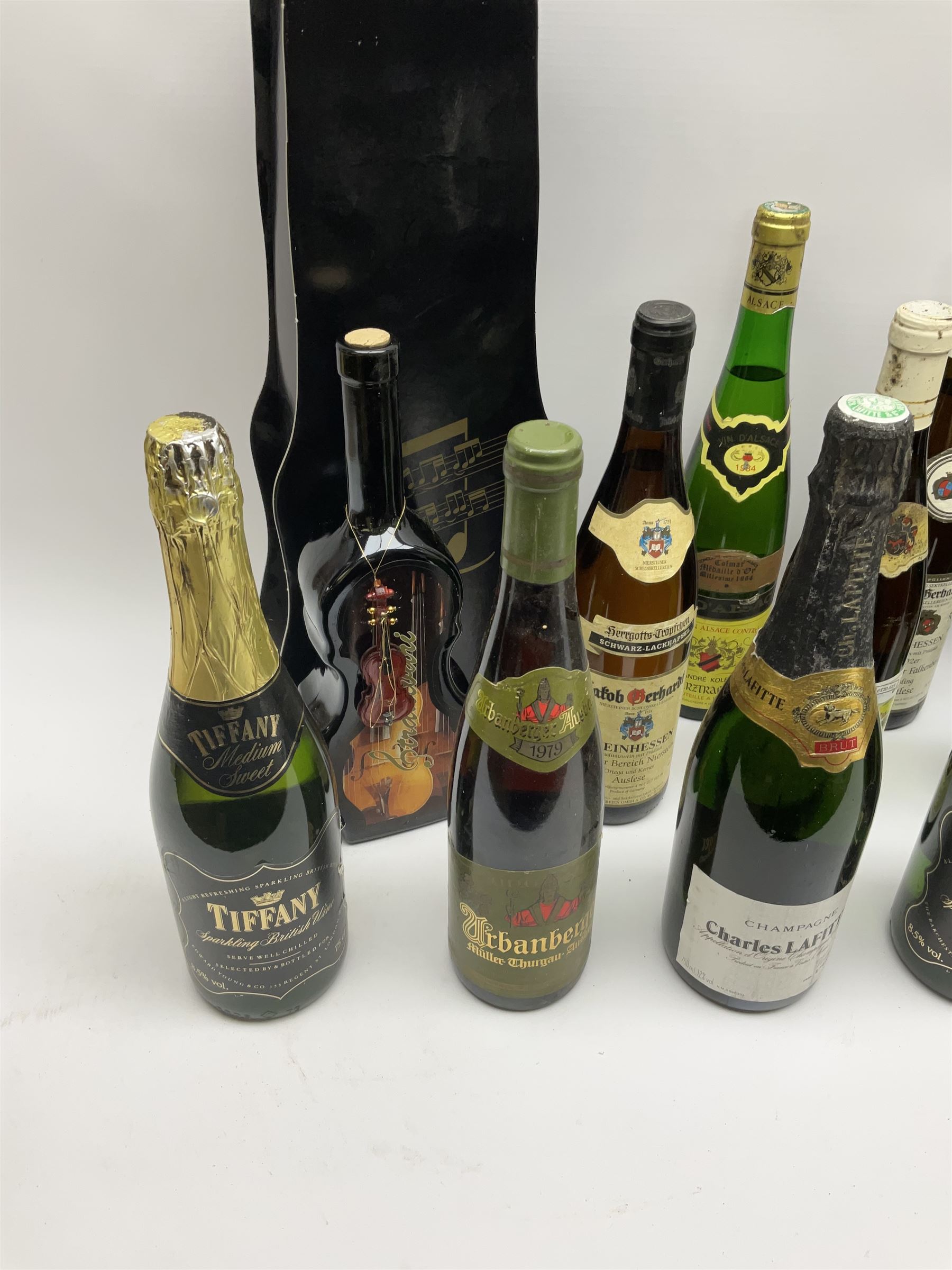 Mixed alcohol including Tiffany sparkling British wine 75cl, 8.5%vol, Les Brillesoleil de Julien Damoy Cotes Du Roussillon 70cl, Pieroth Blu 1991 Qualitatswein Nahe 750ml, 9.5%vol etc, various contents and proofs, 21 bottles