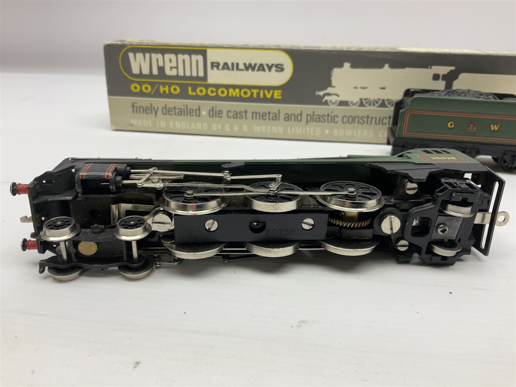 Wrenn '00' gauge - Rebuilt Bulleid Pacific Merchant Navy Class 4-6-2 locomotive 'Clan Line' No.35028 in GW Green; boxed with instructions