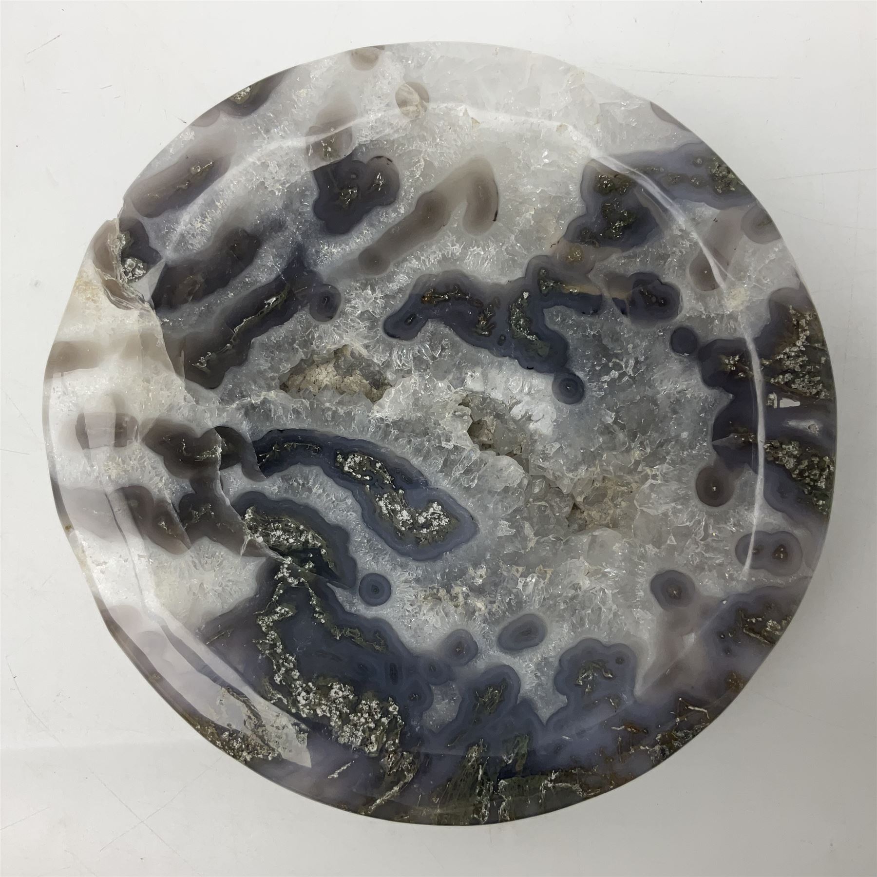 Polished agate bowl, with a shallow concave centre, D19cm, H7cm