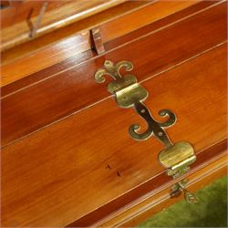 Claud Bechstein- German model IV overstrung upright piano in a mahogany Arts & Crafts designed case by Walter Cave, Serial number 56589 (1900-01), with a lattice music desk and silk backed open fretwork, square key fall with makers name and crafted brass hinges, two candle sconces on tapered square supports, makers name and model number cast into the frame, with an underdamper action, una-corda and sustain pedals, recently re-strung with new tuning pins, responsive action and damping, in very good playing condition, with 85 ivory and ebony keys A0-A7, tuning A=440. Including a period duet stool with a velvet-padded top.
Walter Cave was a leading architect, interior designer, and furniture maker during the Arts & Crafts period, a similar piano to this was owned and played by George Bernard Shaw and is on exhibition at the National Trust property, Shaw's Corner (Hertfordshire).

This item has been registered for sale under section 10 of the APHA Ivory Act, Reference 8P3C9UKA
