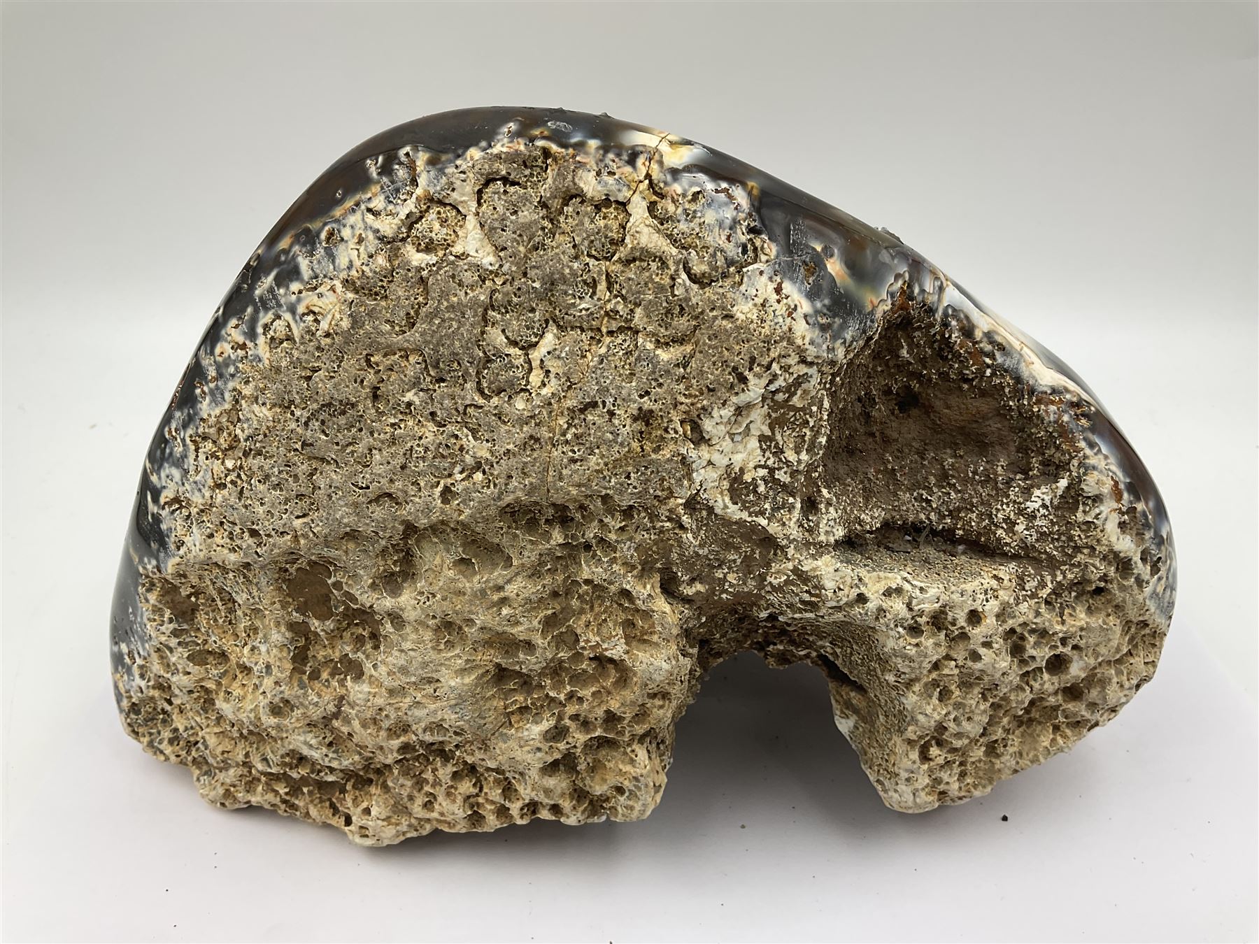 Large agate crystal geode cluster, in blue, brown and cream tones, H18cm