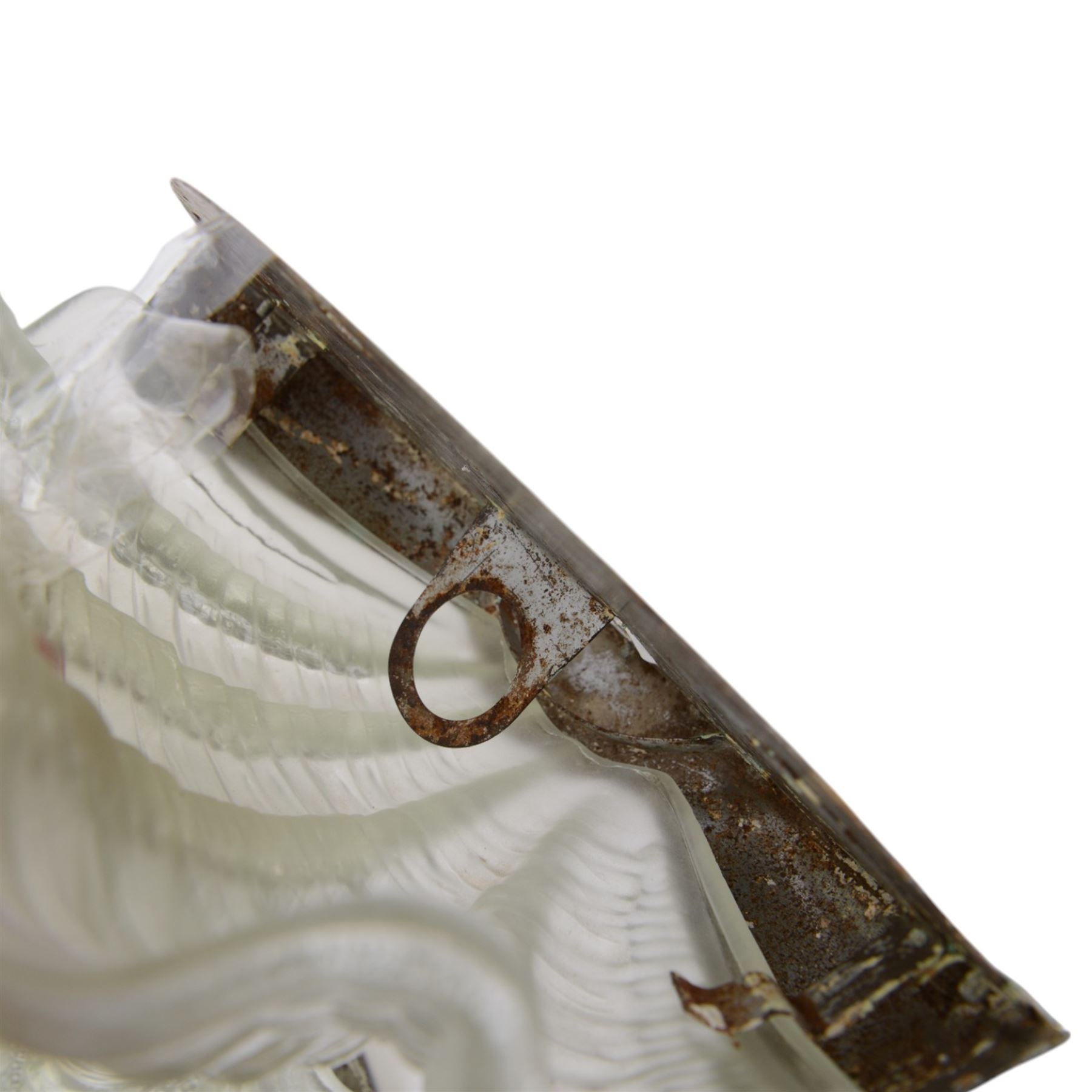 Set of three Art Deco clam shell wall lights in chrome fittings, H22cm 