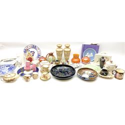 Quantity of ceramics to include pair of Carlton Ware ‘Arvista’ vases, set of four Royal Worcester pink and gilt teacups and saucers, Spode Italian blue bowl with blue printed mark beneath etc