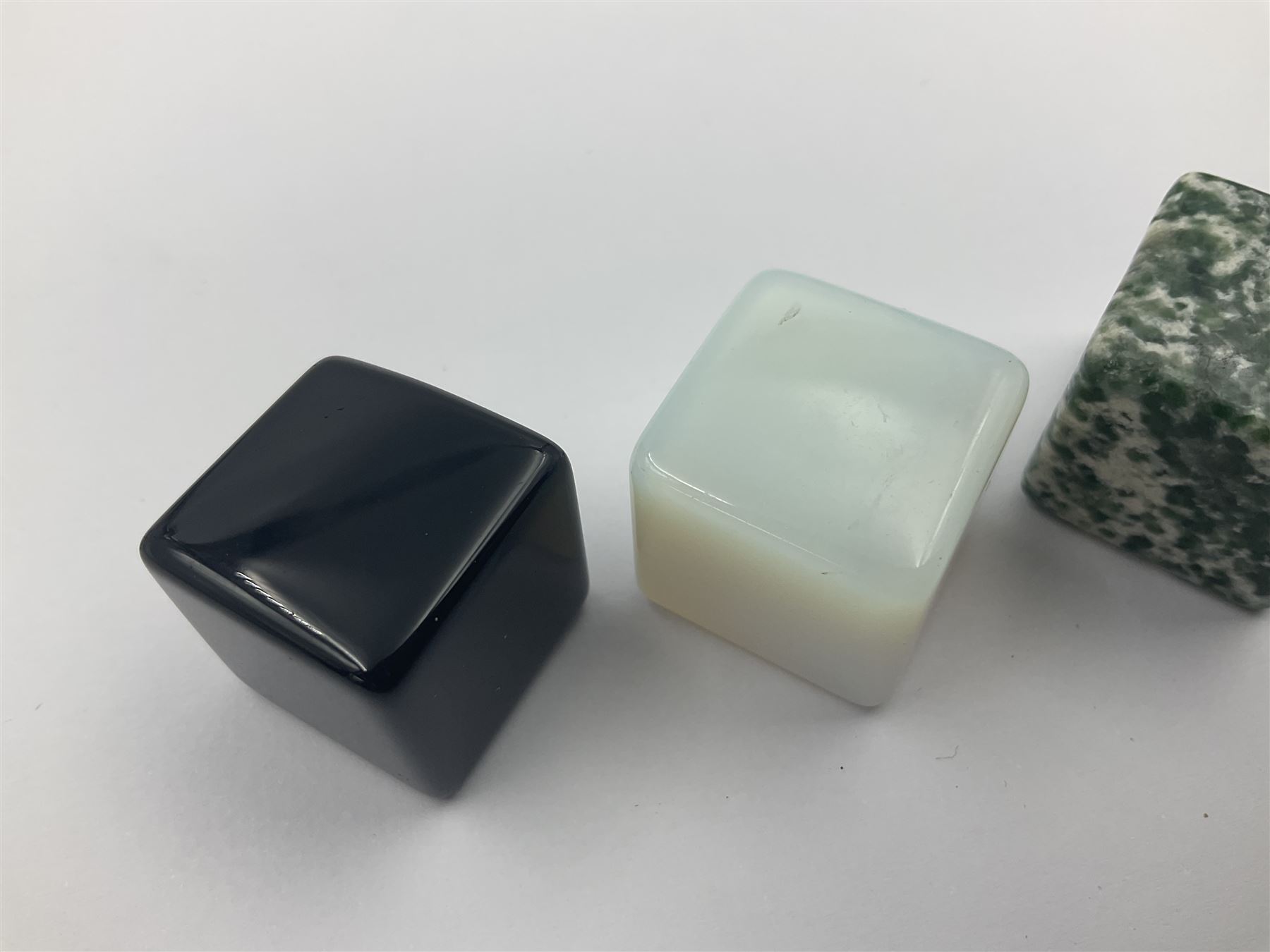 Fifteen cube mineral specimens, each cut and polished to highlight natural formations, including tiger eye, black obsidian, green aventurine, rose quartz, opalite, rhodonite etc, H2cm 