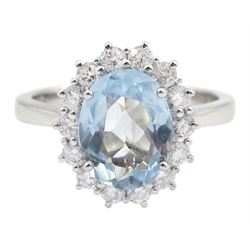 18ct white gold oval aquamarine and diamond cluster ring, hallmarked, aquamarine approx 0.95 carat