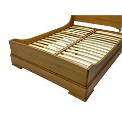 Willis & Gambier - oak 4' 6’’ double sleigh bed with box base