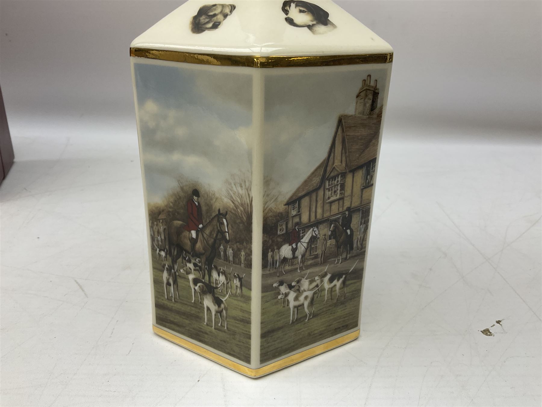 Gordon Highlander Single Malt Scotch whisky, 1l 43% vol, in ceramic decanter and original lined presentation box together with another similar box