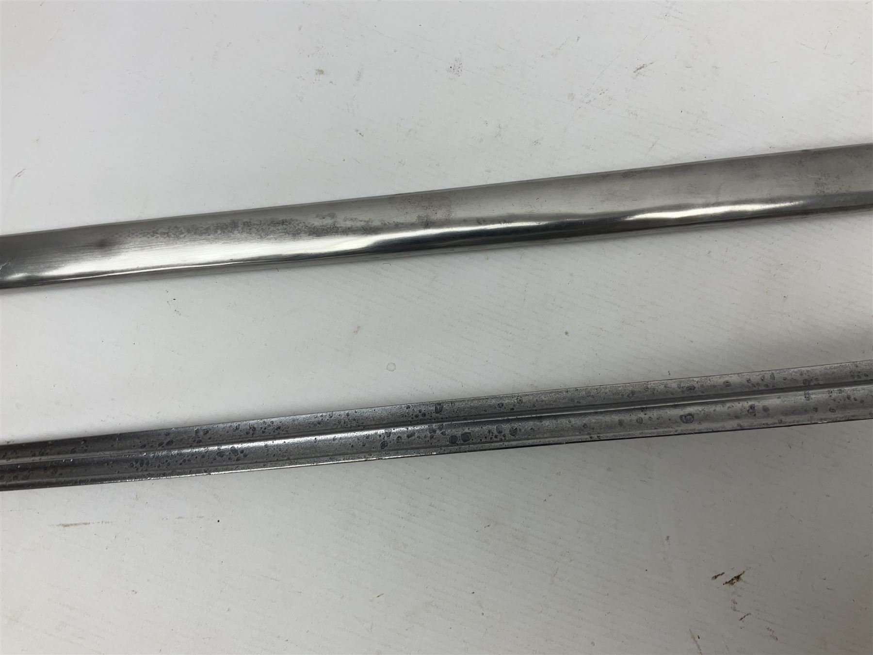 Early 19c French 1st Empire Heavy Cavalry trooper's sword, the 95.5cm double fullered blade with various stamped marks and inscribed Klingenthal 1814 to the back edge, four-bar brass hilt with wire-bound leather grip, knucklebow numbered 139; in polished steel scabbard with two suspension rings L117cm overall