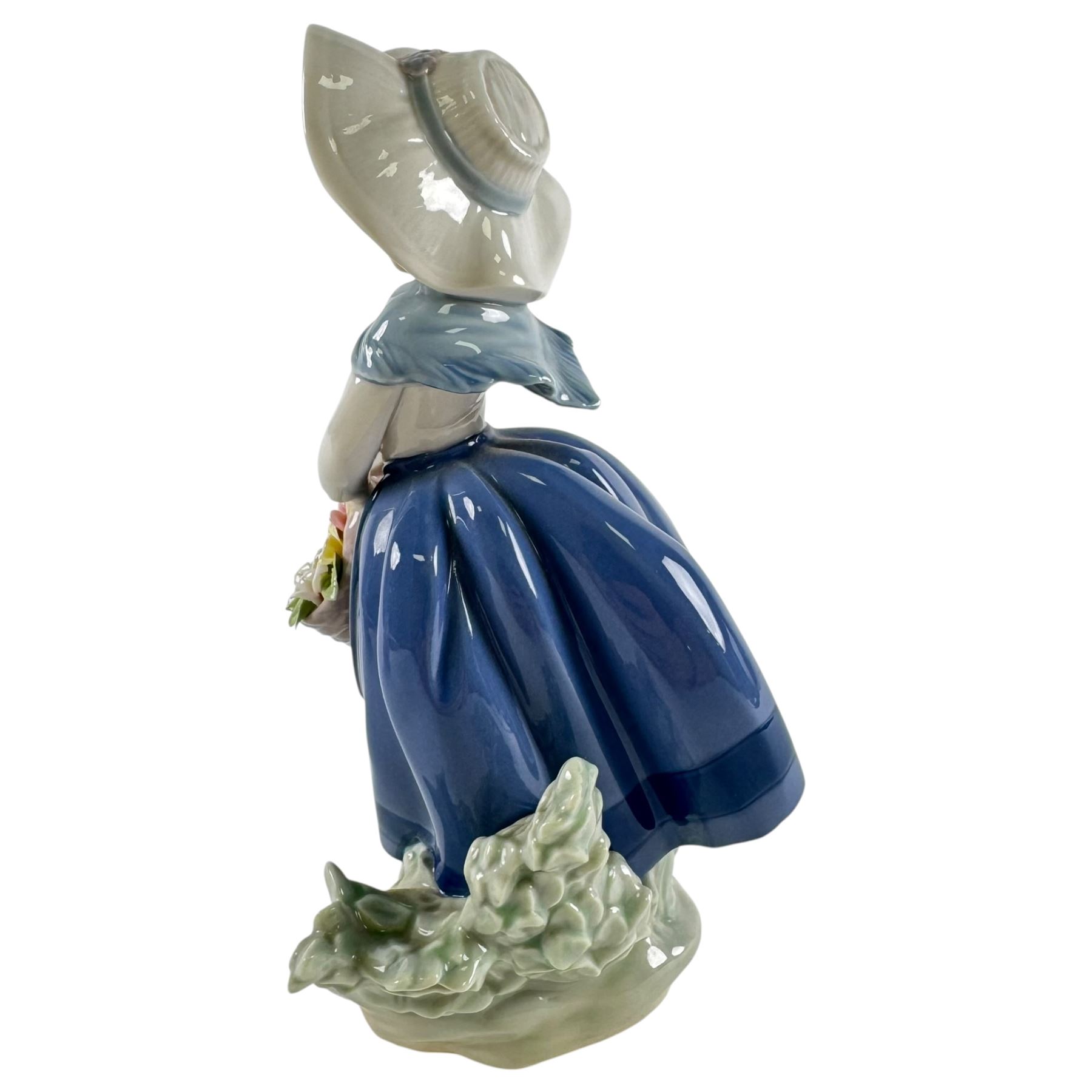Lladro figure Pretty Pickings 5222, together with Nao figure Girl with Rabbits, Lladro H18cm  
